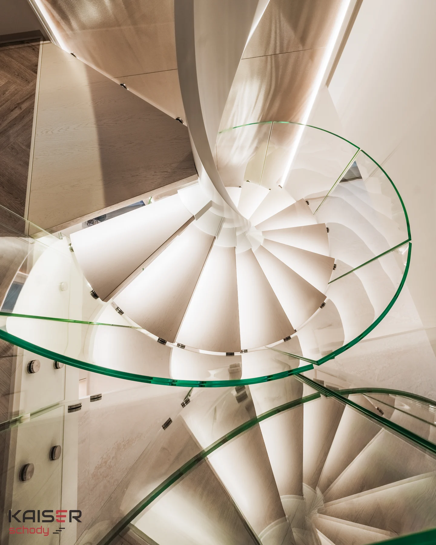 Light-coloured spiral staircase with a glass balustrade — view 03